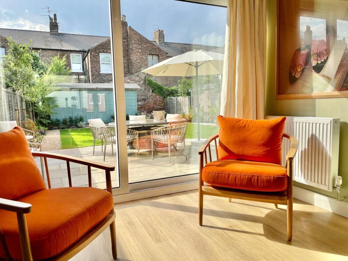 Central Townhouse With Free Off Road Parking And Garden York Exterior foto